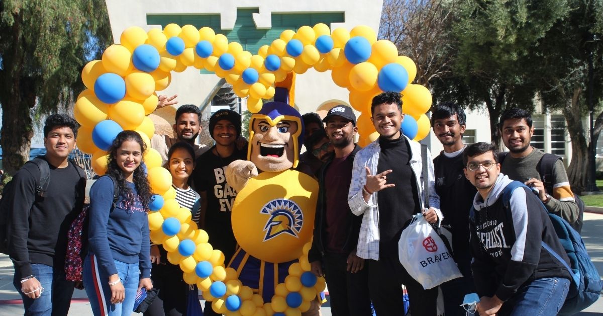 A group of students take a picture with Sammy.