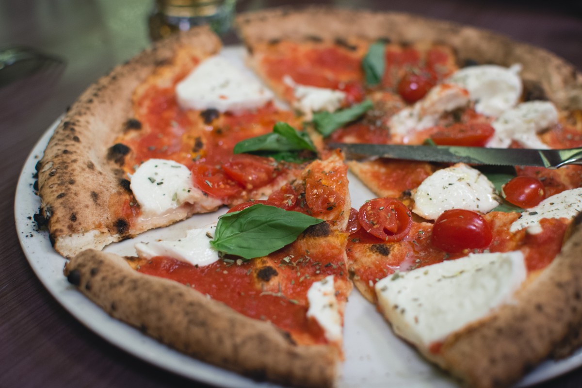 Tomato and cheese pizza